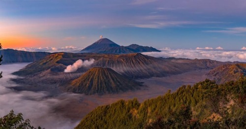 Sunrise at Mount Bromo, Indonesia. . #bromo #mountbromo #java #indonesia #asia #volcano #bromoview