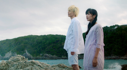 kentojun:Drowning Love (2016):“That summer, I met you by the sacred sea. You believed that together 