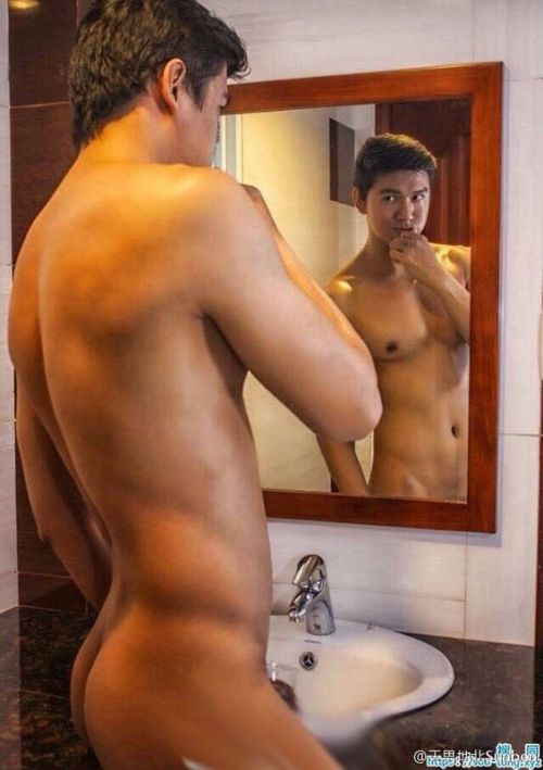 Mirrors Part 7 (more here)I really love mirrors.Mirrors adult photos