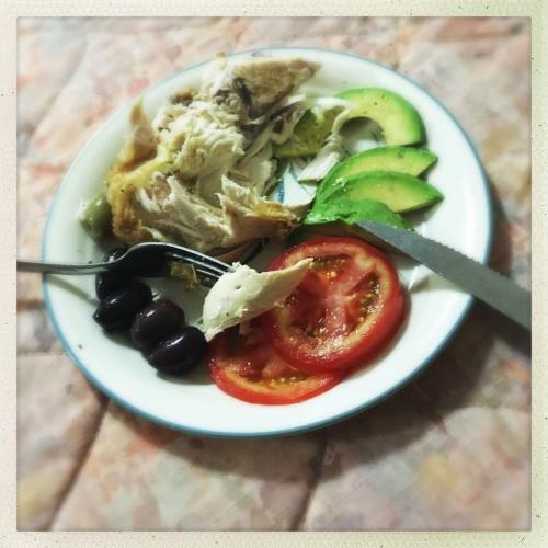 <p>This is the life folks. #whole30 on the road - tacky motel bedspread as a backdrop for organic chicken and veg and olives. It can be done. #weiser #fiddle #westoppedatwholefoodsinboise (at Colonial Motel)</p>