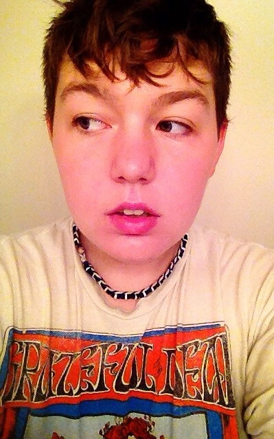 apiarys:i felt attractive as fuck this morning despite my hair being all gross uwu