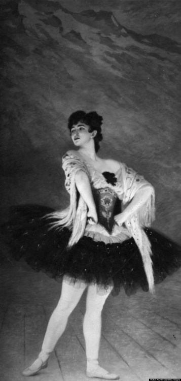 Ballet dancer Sandrini Debat-Ponsan in 1913