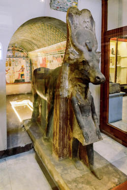 Egypt-Museum:  Shrine Of The Goddess Hathorthis Shrine And The Cow’s Statue Were