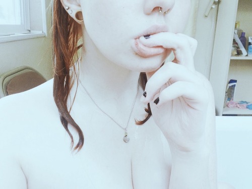 kitten-kui:  👄   (they/them) 
