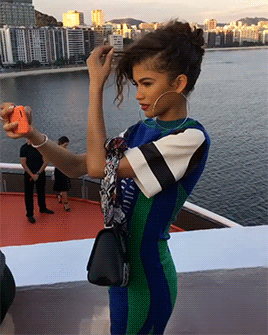 highkeygay:zendaya @ museu de arte contemporânealouis vuitton cruise 2017
