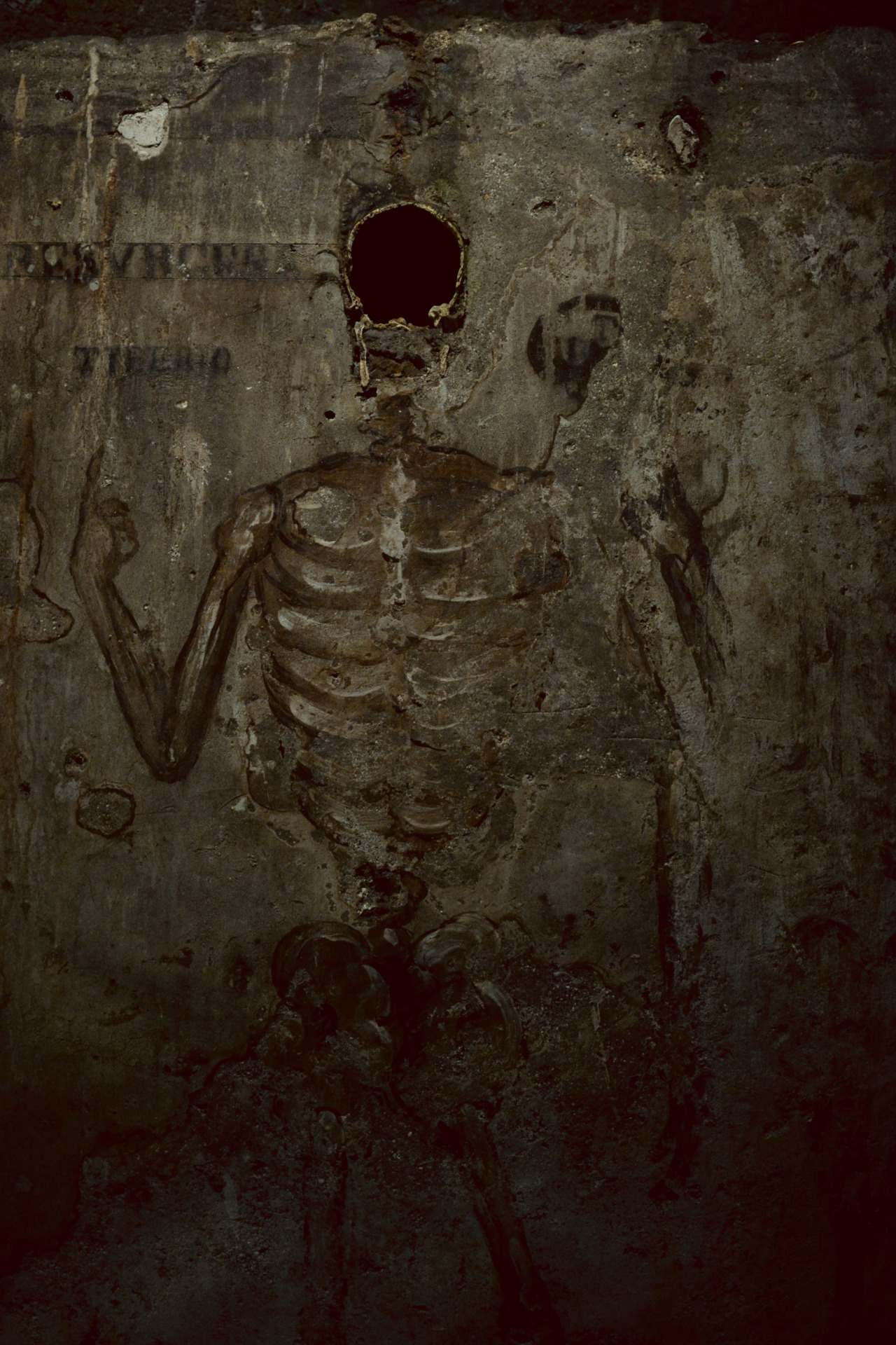 fallbabylon:  san gaudioso catacombs- Naples Italy 