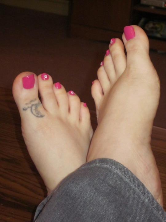 sweetlywingedkoala:  itstinygeorge:  slutsworld69:  Lauren Arnette   Filthy Slut