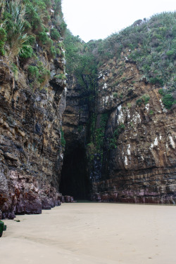 Theencompassingworld:  Yes-To-Adventure:  Cathedral Caves In The Catlins, Only Accessible
