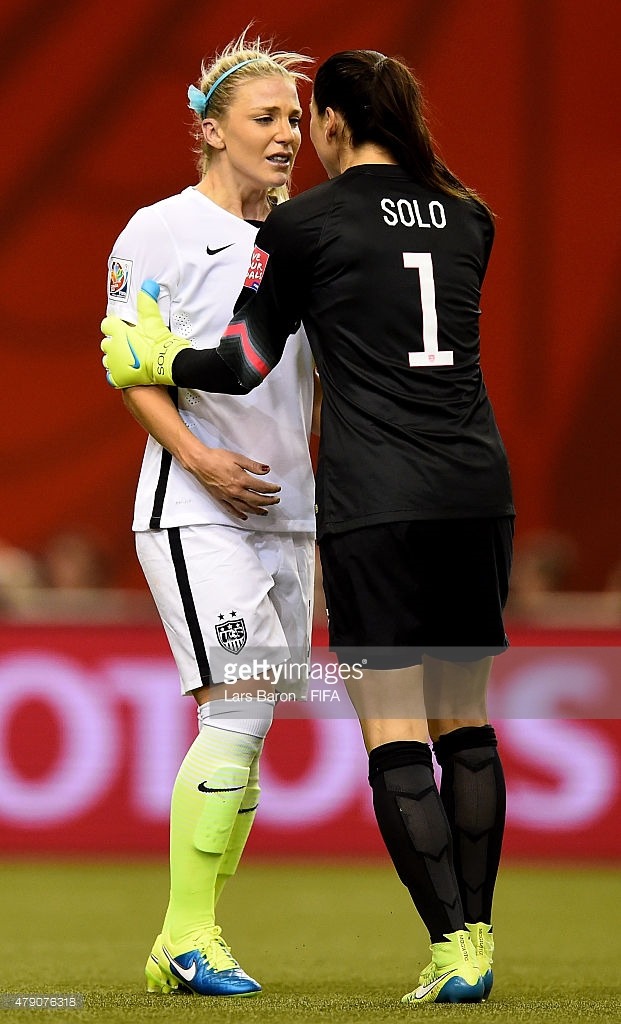 mylittledinosaurrr:  Hope Solo reassuring JJ before the German penalty is taken.