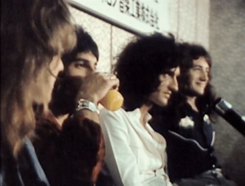 readyfreddieeeee:Queen first visited to Japan in 1975Part2Press ConferencePart1