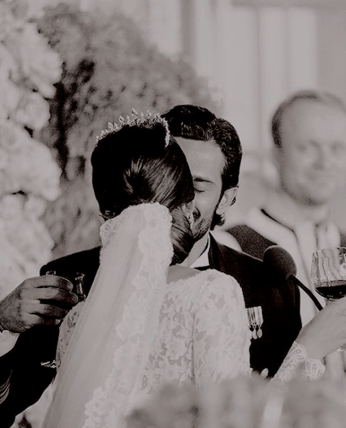 HAPPY 5TH WEDDING ANNIVERSARY TO PRINCE CARL PHILIP & PRINCESS SOFIA! To mark their 5 wedding an