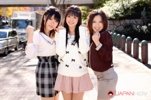 Kotomi Asakura, Chise Aoba and Tsubaki Housho are playful and happy for JapanHDV!