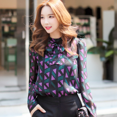 Retro geometric print blouse! Tops with neckties are popular this season!https://goo.gl/2x4sXC