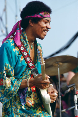 twixnmix:     Jimi Hendrix at the Newport