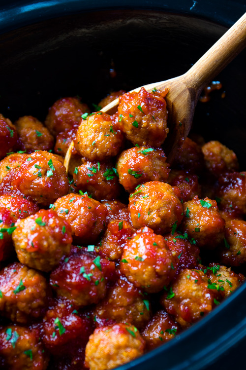 daily-deliciousness:  Crock pot bourbon meatballs