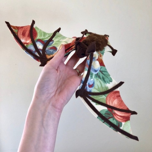 chewybitart:devlynblaise:sosuperawesome:Moths / Bees / BatsMolly Burgess on EtsySee our #Etsy or #Mo