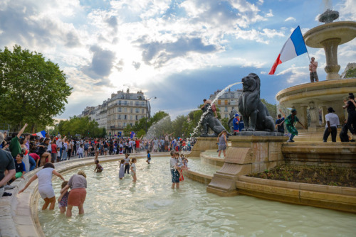 Scenes de joie, Paris , Place Daumesnil 15 juillet 2018.