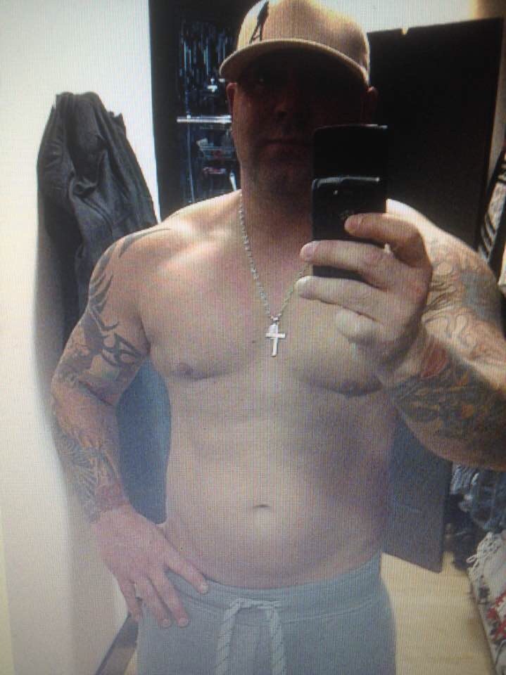 hornym8syd:  Sydney guy here, love straight, curious bi guys keen on chatting and