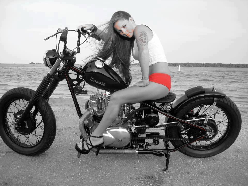 chicksandchoppers:  Hump day