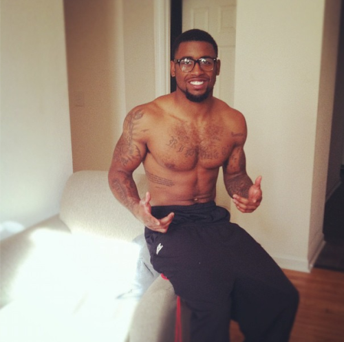 iamdahrealrenzo:  shit-gets-real-when:  TEAM REEMO  Twitter: @ObeyyMe_Renzooo Instagram: iAmDahRealRenzo Kik: iAmMe_Renzo 