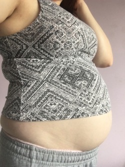 pregnantbellyornah:  I’ve never looked more pregnant and I love it💖