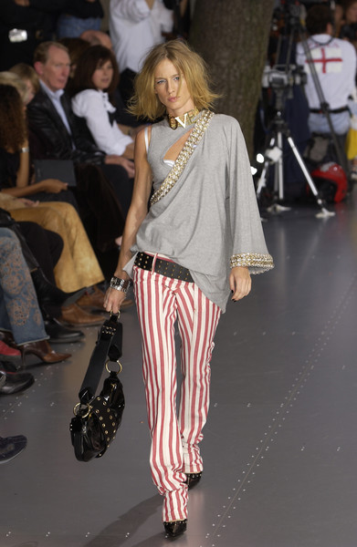 Dolce & Gabbana S/S 2003Anouck Lepere, Karen Elson, Natasa Vojnovic, Naomi Campbell, Natalia Vod