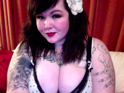 nudebbwpics:  NudeBBWPics pics  Such a cutie!