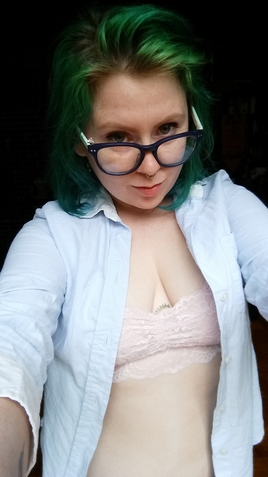 chellesilverstein:    clips4sale | Extralunchmoney| live shows     
