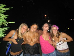 More nip slips and pussy slips pics at http://pussyslip.tumblr.com/