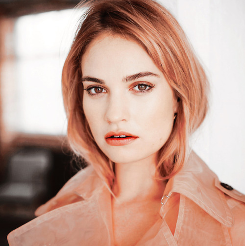 ashesedits:Lily James packs❀ Like or reblog if you save. © Credits twitter: @rainthxotps✖ Don’t recl