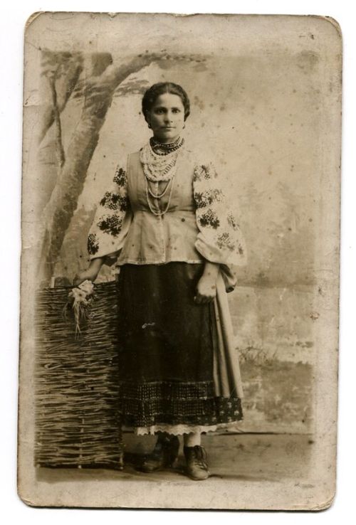 vintage-ukraine:  Ukrainian woman, 1917