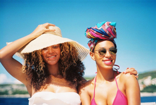perfectly-imperfect-karma:  Beyoncé &amp; Solange on We Heart Ithttp://weheartit.com/entry/116127955/via/jayne_reed_33
