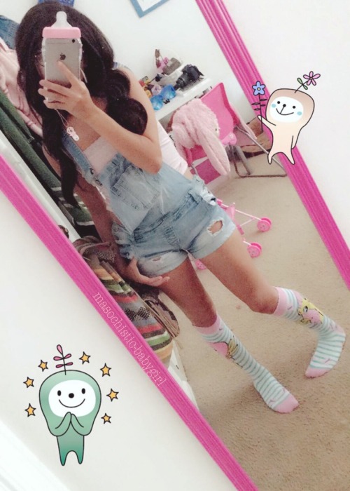 masochistic-babygirl:  Today was a hard day of adulting, so as soon as I came home, I put on some diapees, got my sippy cup and snuggled in bed. I feel so much better now! 👧🏽💓 
