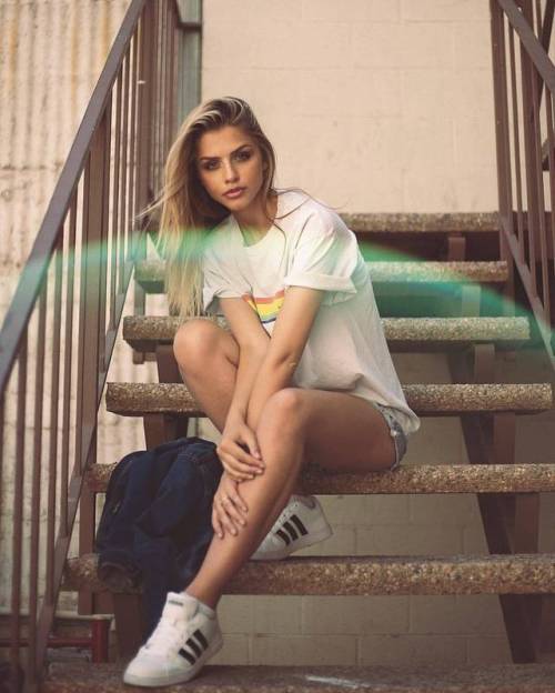 https://amazinggirlsphotos.tumblr.com/post/160557749923