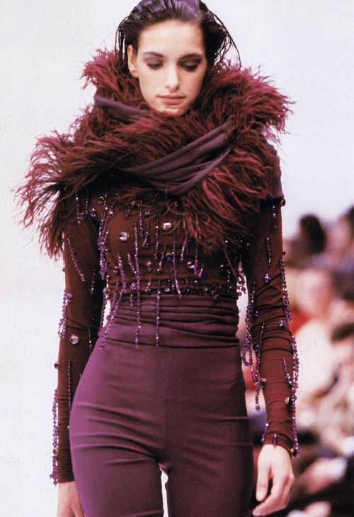 80s-90s-supermodels:Dolce & Gabbana F/W 1990/‘91Model: Leslie Navajas