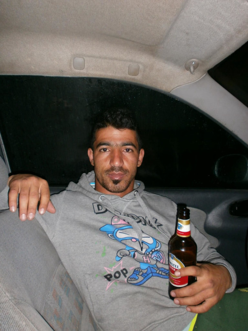 stratisxx: Drunk straight arab daddy posts cock pic. That dick is huge. That hairy cock would shoot 