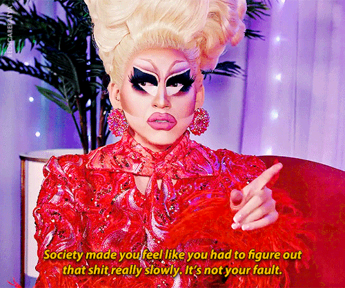 TRIXIE & KATYA REACT TO “YOUNG ROYALS”
