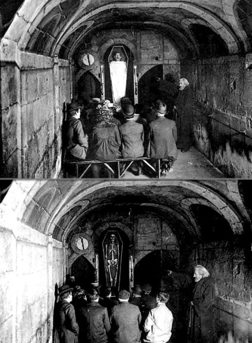 Paris nightclub, 1920s.https://www.mixcloud.com/20thcenturynostalgia/let-us-scare-your-children/