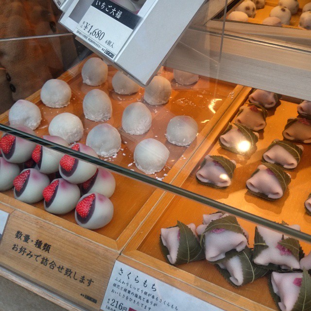 Yes, they are edible!!! #Mochi #Strawberry🍓🍓🍓 and Redbean #Sakura 🌸🌸🌸