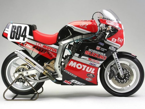 XXX itsbrucemclaren:  GS1000R ENDURANCE BIKESuzuki photo