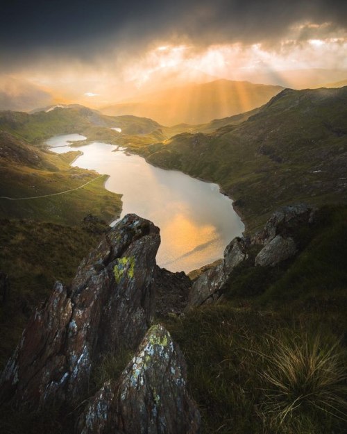 medieval-woman: Snowdon by b.christie_