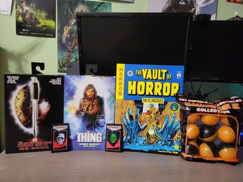 Got quite a haul today. Got some good stuff @mythical_mountain like the Vault of Horror Archive and 