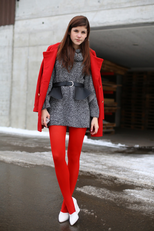 strumpfmode:  (via The Fashion Fraction: RED RED THURSDAY) 