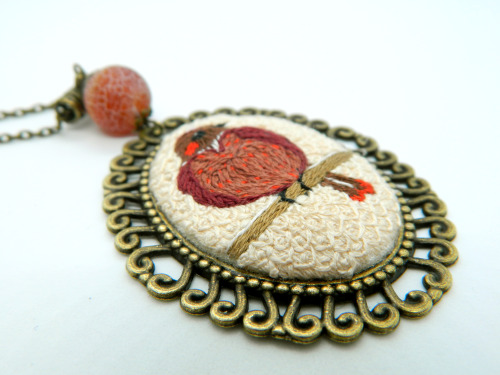 Embroidered pendant &ldquo;The brown bird&rdquo; made with painting embroidery on cotton. Pendant wi