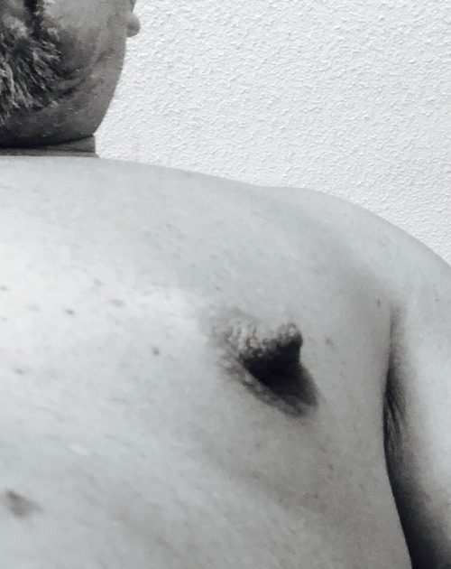 smoothmuscledad808:  My 🐼Dad nipples unpumped. Want to make them hardwired 12.22.16  More nippleplay at http://nipplepigs.tumblr.com
