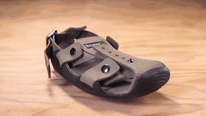 greatfulldedd:  awesome-picz:    Shoes That Grow: Guy Invents Sandals That’ll Grow