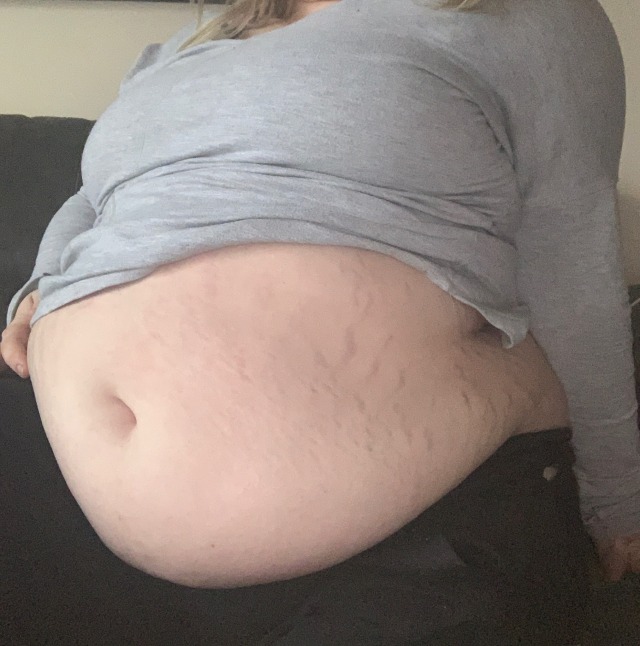 hisfattenedpig:If looking fatter in old sweatpants