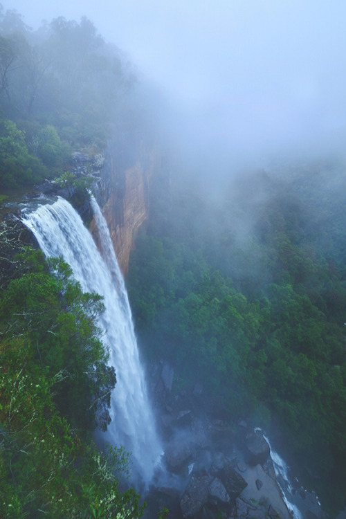 visualechoess:Edge of the World - by: Anton Gorlin