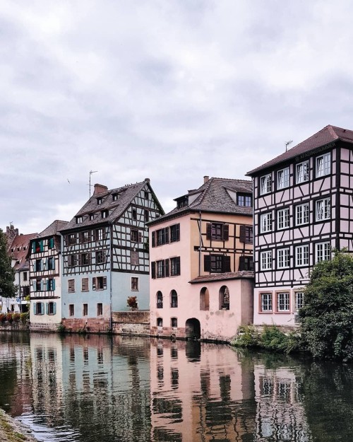 bonjourfrenchwords: Un moment de calme près de l'eau dans la belle ville de Strasbourg. • A mo