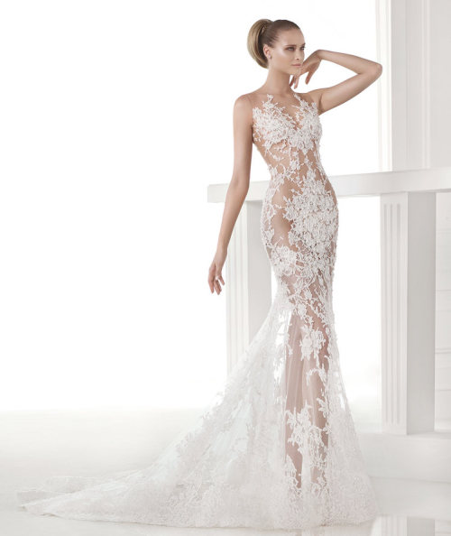 bglv5:  chaksforever:  trocoloca:  Here’s the front of the dress that Meryl liked.   I’m not impressed by the front as much as I am with the back. http://www.pronovias.com/wedding-dresses-2015/caraola-dress-mermaid-bride-modern  Seems a bit risqué